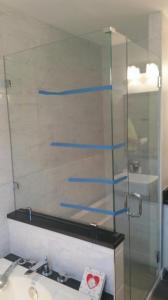 shower enclosure.jpg